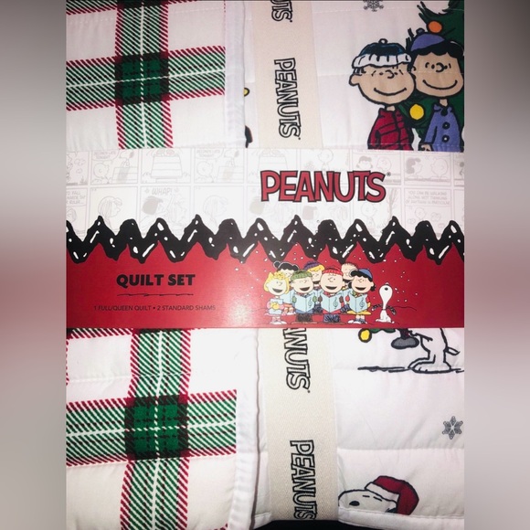 PEANUTS SNOOPY HOLIDAY REVERSIBLE QUILT - FULL / QUEEN NWT